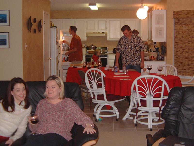 2003/12(Dec)/03-Christmas Day/800x600_2003-12-25-12-Christmas-Day-Dining.JPG